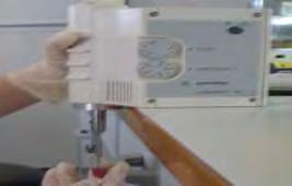 Ακολούθως, προσθέσαμε το μείγμα σ ένα Eppendorf και το ομογενοποιήσαμε περαιτέρω με υπερήχους. Έπειτα, έγινε φυγοκέντρηση (15.