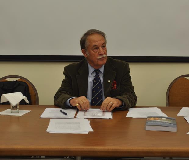 14 - Πτυχιούχος Οικονομικών Επιστημών του Εθν.