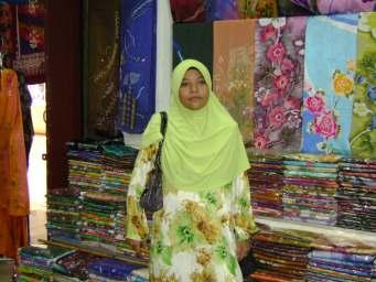 penjualan batik di Mohd Yunus Batik Penulis berada