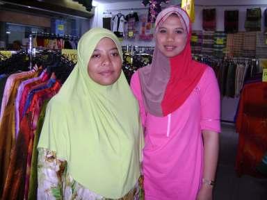 Penulis bersama pekerja