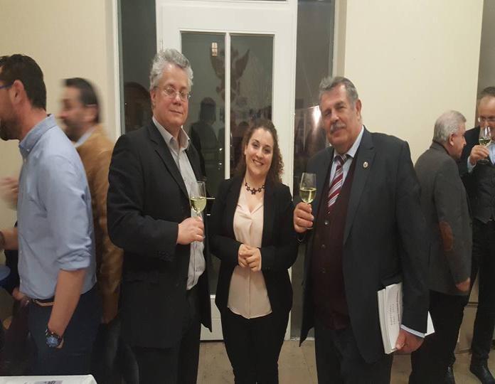Πάνω αριστερά η πρόεδρος του γερμανικού τμήματος της εταιρίας φίλων Νίκου Καζαντζάκη