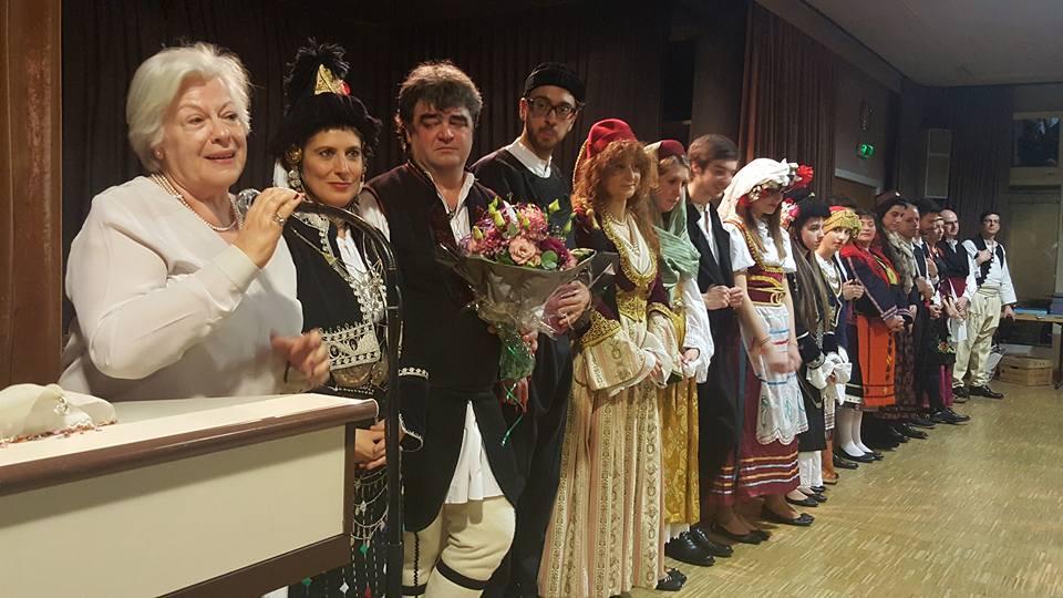 Τάκο Πάρτσκα Η πρώην Πρόεδρος του Λυκείου Ελληνίδων Αικατερίνη Φθενάκη και το χορευτικού συγκρότημα