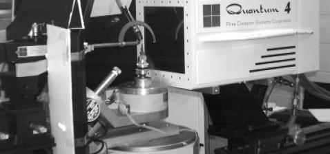 na nivoju velikosti atomov to je okoli 0.1 nm. V to območje elektromagnetnega valovanja padejo x-žarki.