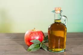 Φυσικά φάρμακα που βοηθούν την χοληδόχο κύστη Μηλόξυδο raw και χυμό από μήλα.