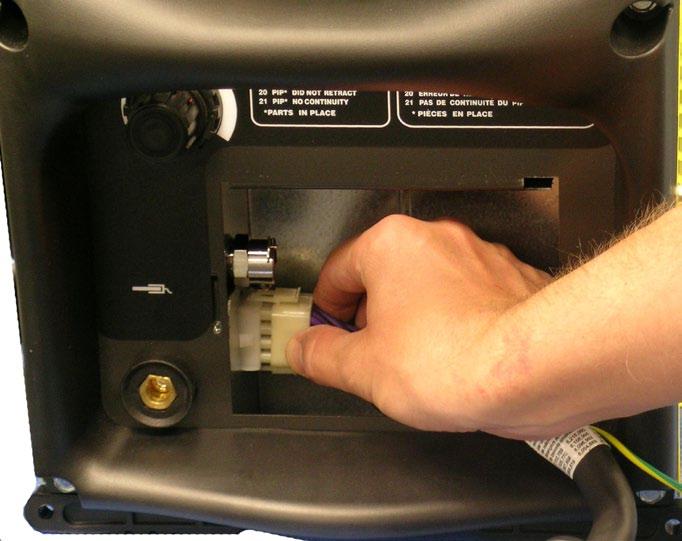 Αφαιρέστε τη θύρα πρόσβασης στα καλώδια του φλογοκόπτη στο μπροστινό πάνελ