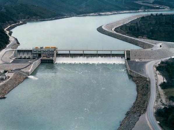 Στρατηγική και Διακυβέρνηση Η ΤΕΡΝΑ ΕΝΕΡΓΕΙΑΚΗ έχει ως όραμα τη βιώσιμη ανάπτυξη και πιστεύει στην προτεραιότητα που έχει η πράσινη ενέργεια προς αυτή την κατεύθυνση.