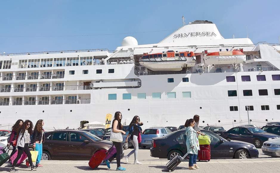 Ο καλύτερος θάνατος είναι ο απροσδόκητος. ΣΑΝ ΣΗΜΕΡΑ δημοφιλείς ελληνικούς προορισμούς η μείωση του αριθμού επισκεπτών κρουαζιέρας είναι διψήφια.