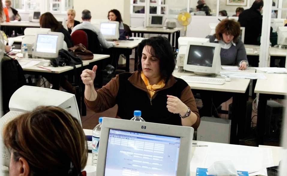 Αυτοκίνητο έπεσε πάνω σε στρατιώτες σε προάστιο του Παρισιού Μηνιαίες εισφορές 4% για εφάπαξ σε μισθωτούς, αυτοαπασχολουμένους 9 Αναφορές για 6 τραυματίες - Ανθρωποκυνηγητό για τον δράστη.