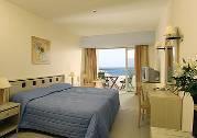 Facilitati camere: Toate camerele sunt decorate modern si dispun si de grup sanitar propriu, frigider, aer conditionat, telefon, TV satelit, minibar, uscator de par, acces internet, telefon, minibar.
