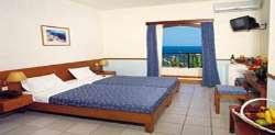 Va puteti bucura de mare, care se afla la doar 10 m fata de hotel, sau puteti savura o bautura racoritoare de la barul piscinei.