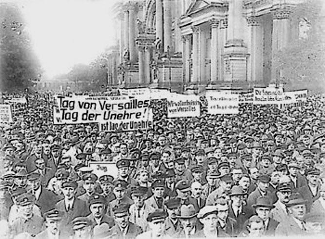 Γερμανοί διαδηλώνουν ενάντια στη Συνθήκη Επάνω: