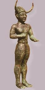 λιετία π.χ. Η πρώτη σημαντική πολιτισμική αλλαγή λαμβάνει χώρα στο τέλος της Χαλκολιθικής περιόδου και τις αρχές της Πρώιμης Εποχής του Χαλκού (περίπου 2400-2200 π.χ.) και σταδιακά επηρεάζει όλους τους τομείς της κοινωνίας.