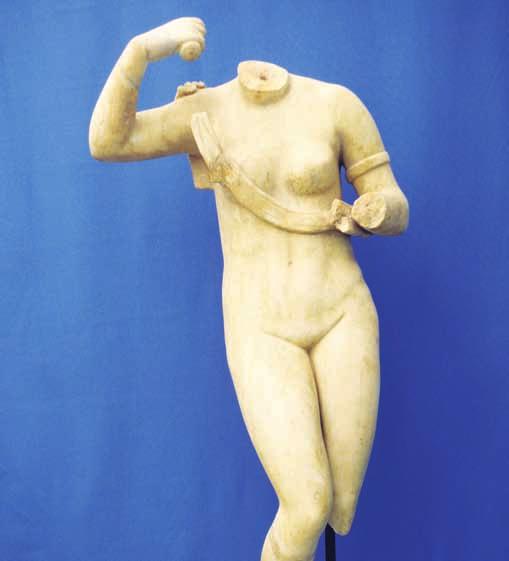 ΠΑΦΟΣ - ΑΞΙΟΘΕΑΤΑ ΑΞΙΟΘΕΑΤΑ EΠAPXIAKO APXAIOΛOΓIKO MOYΣEIO Οι συλλογές του μουσείου περιλαμβάνουν Κυπριακές αρχαιότητες που προέρχονται από ανασκαφές στην περιοχή της Πάφου και χρονολογούνται από τη