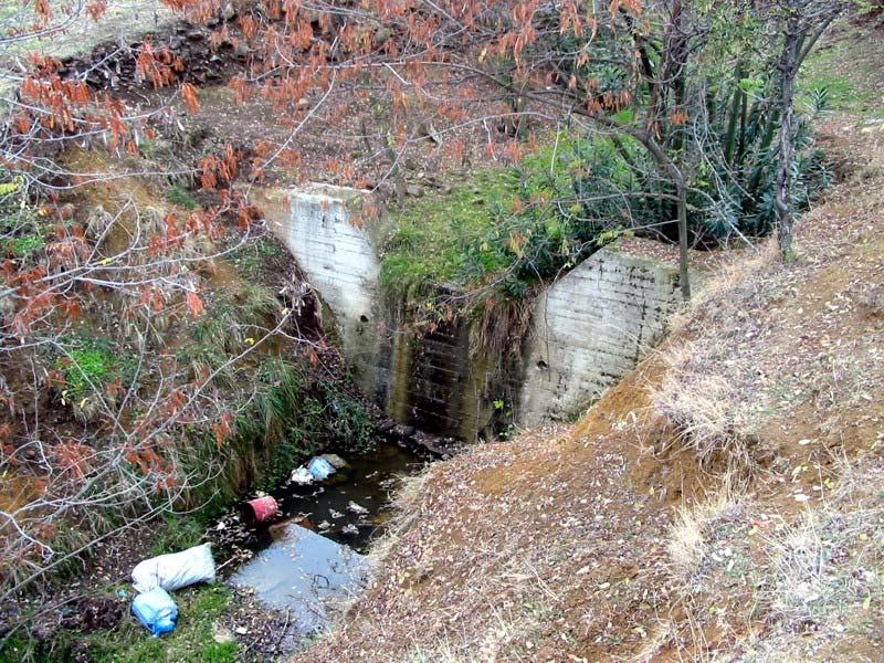 λεκάνης του καλλιεργείται ενώ υπάρχει ένα μικρότερο αλλά