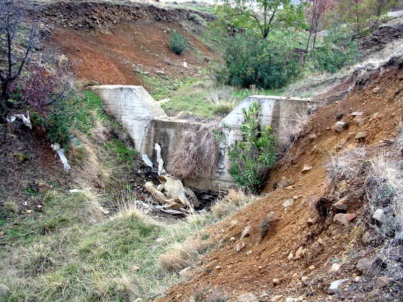 Εικόνα 24: Φράγμα στερέωσης της κοίτης σε συμβάλλοντα του