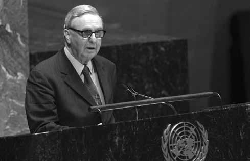 Δευτέρα 17 Δεκεμβρίου 2012 Μonday, December 17, 2012 Commentaries 40 GreekNews Cyprus and the UN Convention on the Law of the Sea By Ambassador Andreas Jacovides Mr.