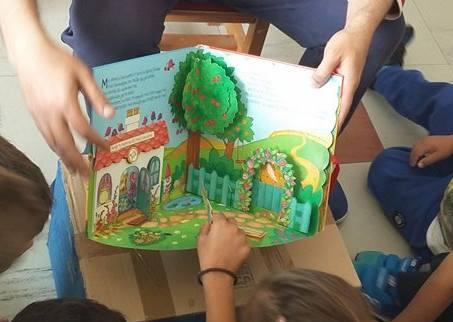 Ανάγνωση πρώτου βιβλίου (1/2) Διαβάζουμε το βιβλίο «Τα τρία