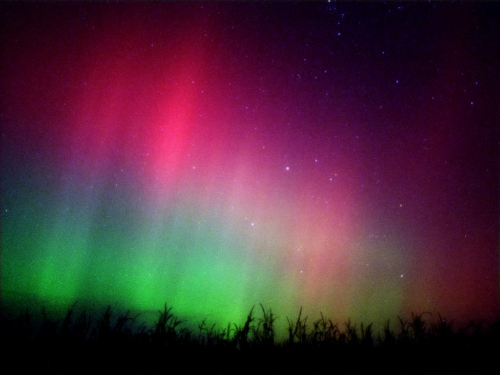 * Green - oxygen, up to 150 miles in altitude * Red - oxygen, above 150 miles in altitude *