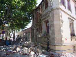 Γομικέρ Αζηοσίερ ζε οικία ζηην πλαηεία
