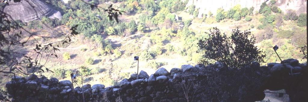 στερεοµοντέλα στο χώρο, έγινε η παραδοχή ότι η νότια όψη του τοίχου θα είναι παράλληλη µε τη βόρεια (όπου είναι υπολογισµένη) η δε απόσταση των