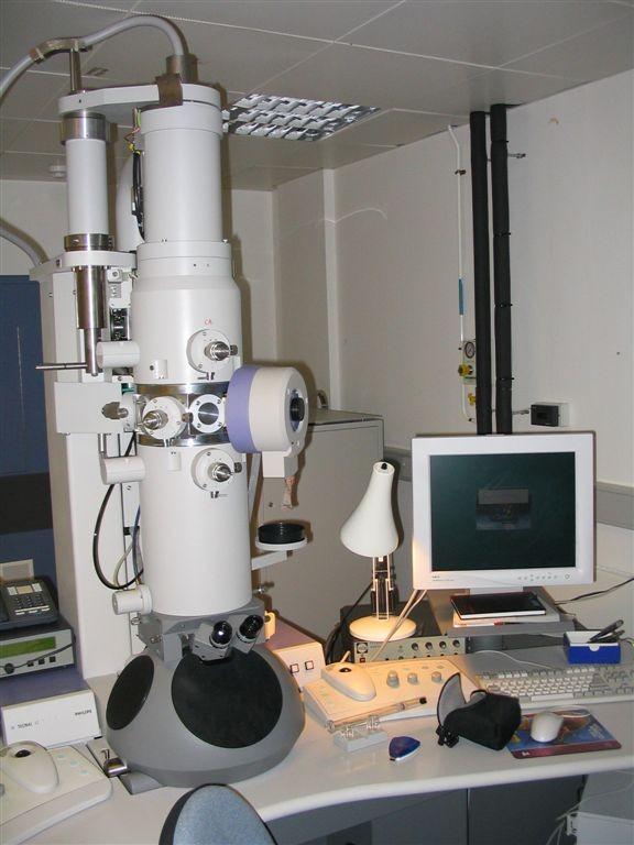Ηλεκτρονικό μικροσκόπιο διέλευσης (TEM) Η δέσμη ηλεκτρονίων περνά μέσα από το δείγμα και δημιουργεί