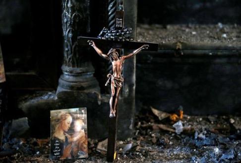 ΑΠΟ ΤΟ ΠΑΘΟΣ ΣΤΗΝ ΑΝΑΣΤΑΣΗ Αγα+ητοί ενορίτες, Η χαρά της Αναστάσεως του Κυρίου η:ών Ιησού Χριστού α+οτελεί ταυτόχρονα και τη χαρά της ελ+ίδας, η ο+οία «+άτησε το θάνατο» και :ας χάρισε την «αιώνια