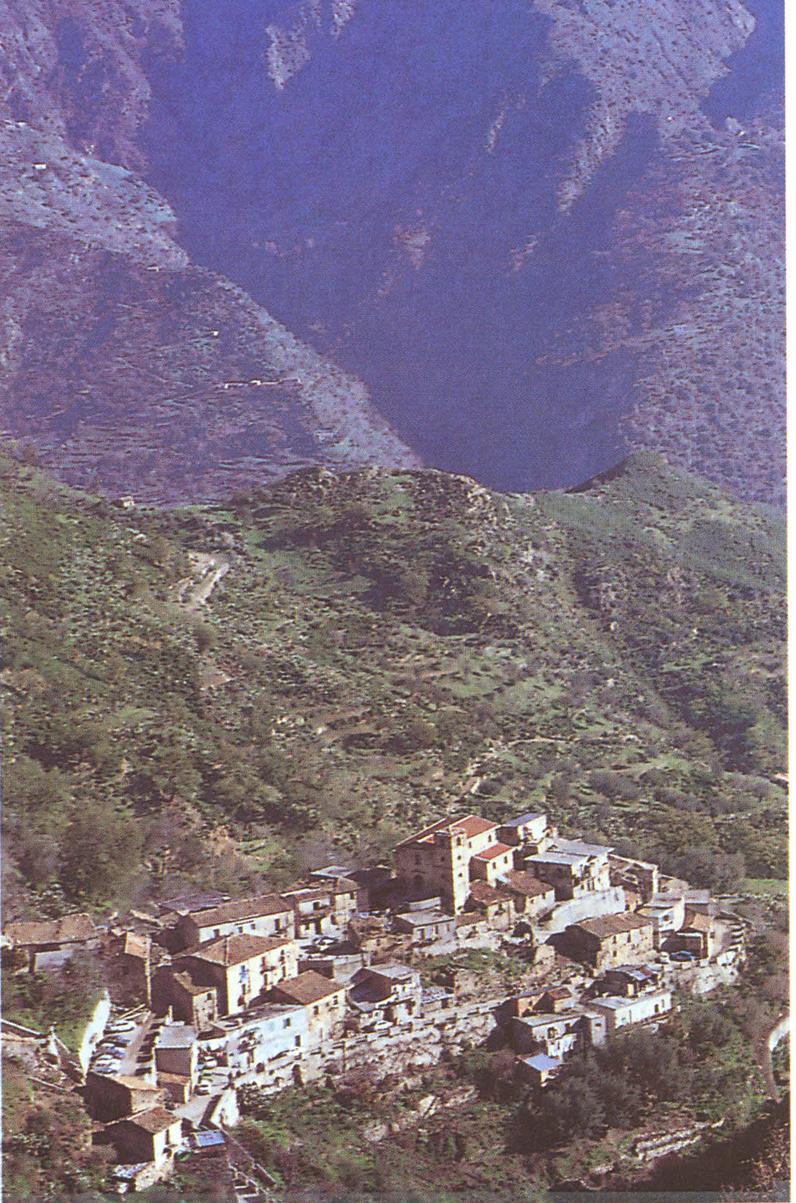 ΟΙ ΕΛΛΗΝΟΦΩΝΟΙ ΤΗΣ ΚΑΛΑΒΡΙΑΣ Σήμερα στη νότια Καλαβρία υπάρχουν 8 ελληνόφωνα χωριά: Μπόβα Αμμεντολέα