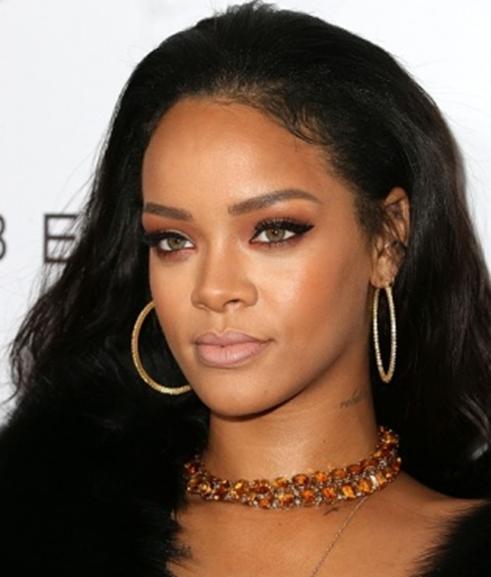 Rihanna Η Robyn Rihanna Fenty γεννήθηκε στις 20 Φεβρουαρίου 1988 στο Saint Michael.