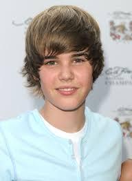 Justin Bieber Ο Justin Bieber,Καναδός γεννήμενοςτο 1994 ειναι τραγουδιστής.