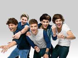 One Direction Οι One Direction είναι Αγγλικό pop boy band που δημιουργήθηκε στο Χ Faxtor το 2010 από τον Simon Cowell.