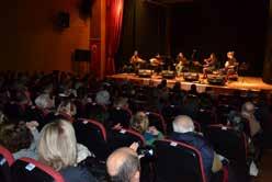 Konser öncesinde katılımcıların katıldığı kokteylde, Mudanya Lozan Mübadilleri Derneği nin katkılarıyla hazırlanan İki Yaka El Ele fotoğraf sergisi büyük beğeni topladı.