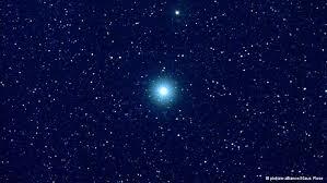 Η λάμψη των αστέρων Όλα τα αστέρια είναι αυτόφωτα. Ακριβώς όπως ο δικός μας Ήλιος ακτινοβολούν φως και θερμότητα,είναι δηλαδή Ήλιοι.