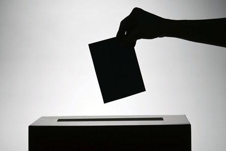 ΖΥ240: Γομέρ Γεδομένυν Δαπινό Δξάμηνο Ακαδημαφκό Έηορ 2014-15 Γιδάζκοςζα: Παναγιώηα Φαηούπος Ππογπαμμαηιζηική Δπγαζία - 1 ο Μέπορ Ζμεπομηνία Παπάδοζηρ:Κπξηαθή, 5 Απξηιίνπ 2015, ώξα 23:59.