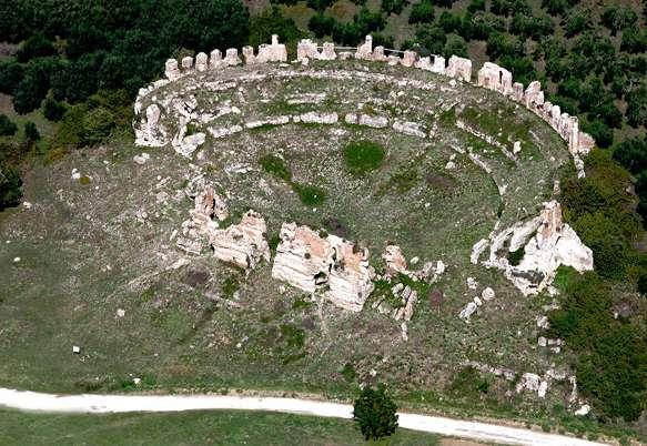 Νικόπολη χτίστηκε από Οκταβιανό Αύγουστο 31 π.χ. Συγκερασμός στοιχείων ελληνικής και ρωμαϊκής αρχιτεκτονικής Αρχαίο Θέατρο (2.