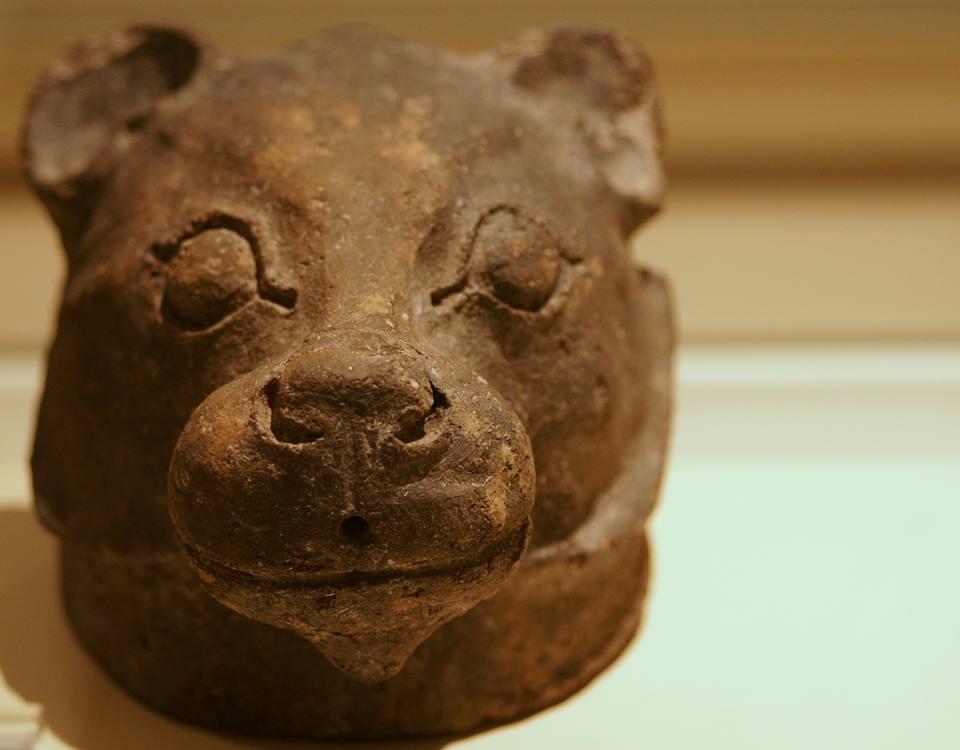 49 ''Πήλινο ρυτό σε σχήμα κεφαλής λιονταριού, 3.600 ετών!