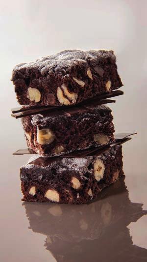 Tegral Brownies Tegral Brownies Φουντούκια Belcolade Chunks Black 250 g 150 g 1. Χτυπάμε το Τegral Βrownies με το νερό στην 2η ταχύτητα για 3 με το φτερό. 2. Όταν το μίγμα είναι έτοιμο ρίχνουμε τα φουντούκια και τα chunks σοκολάτας.