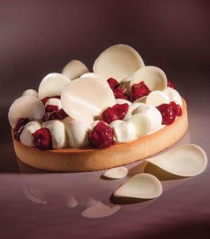 Ρίχνουμε το μίγμα στο Deli Cheesecake, ανακατεύουμε και προσθέτουμε τις χτυπημένες κρέμες. Deli Cheesecake Γάλα 3,5% Passionata Φύλλα ζελατίνης 500 g 1 τεμ.