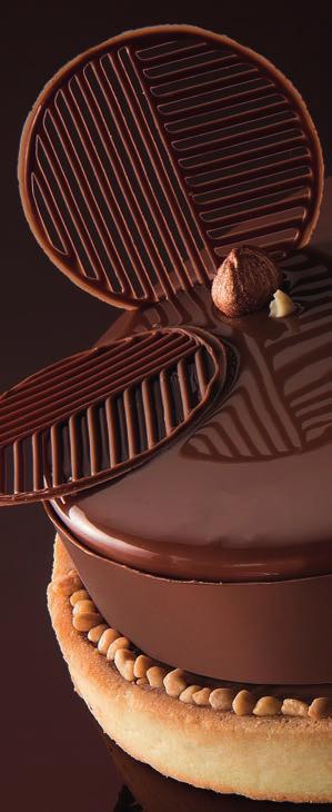 Τάρτα Gianduja Βάση Πάστα Φλώρα Αλεύρι ζαχαροπλαστικής Άχνη ζάχαρη 1. Χτυπάμε όλα τα υλικά μαζί μέχρι να Αυγά γίνει μια ωραία ζύμη. PatisFrance Amandes 2.