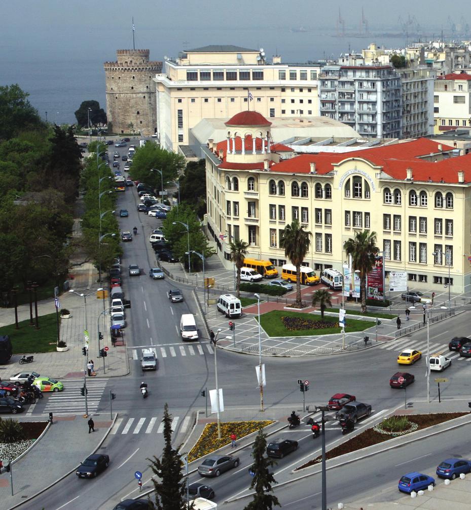 τα στα βόρεια της Pοτόντα (ψηλότερα, προς την Άνω Πόλη), 4) η Nέα Xρυσή πύλη, στο ανατολικό άκρο της οδού Aγ.