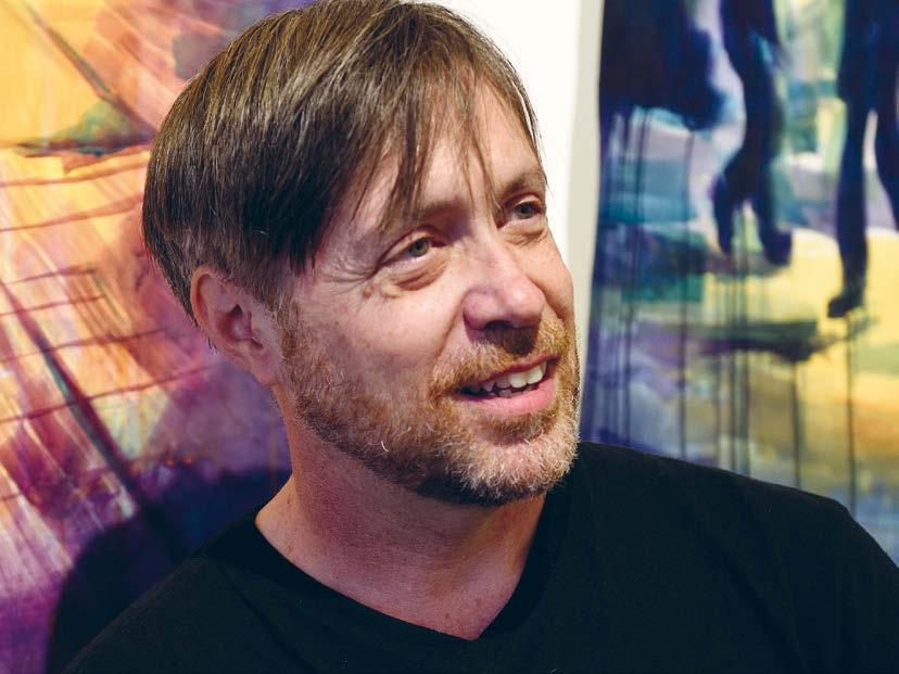 Κατέχει μεταπτυχιακό από το School of Visual Arts στη Νέα