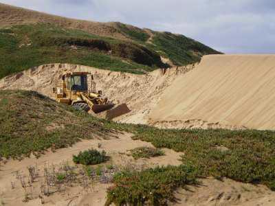 Επανατροφοδοσία αμμοθινών (dune regeneration) Στόχος της χρησιμοποίησης της συγκεκριμένης μεθόδου, είναι η αντιμετώπιση της