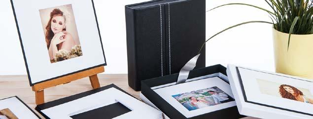 Κουτιά φωτογραφιών Κουτί για 12 φωτογραφίες με αυτοκόλλητα πασπαρτού και αυτοκόλλητο εξώφυλλο.