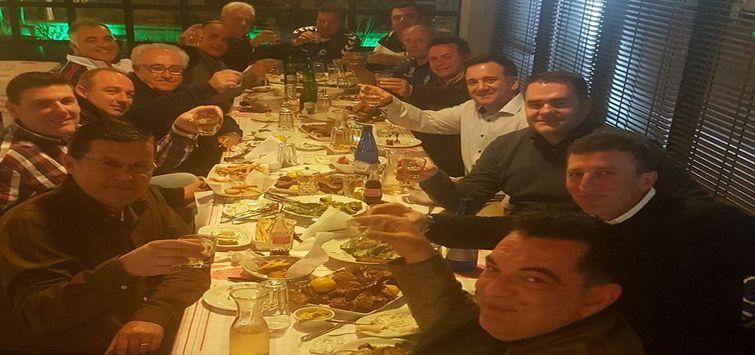Η ΠΑΕ Ατρόμητος παρέθεσε συνεστίαση στην αντιπροσωπεία της Hellas σε ταβέρνα στην Κηπούπολη με επικεφαλής τον Υπεύθυνο του Δικτύου Σχολών Τόλη Αποστόλου για