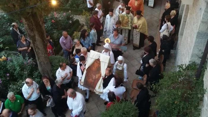 Λόγος του Θεού, ο Χριστός, ο οποίος μας έσωσε από την αμαρτία και τον θάνατο. Η Παναγία μάς δείχνει τον δρόμο της σωτηρίας.
