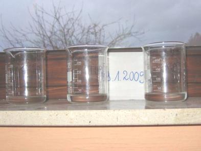 Kaj je masa? Masa je osnovna fizikalna količina. Vse snovi oz. telesa imajo maso. Izmerimo jo s tehtnico in označimo z majhno pisano črko m. Osnovna enota za maso je kilogram (kg).