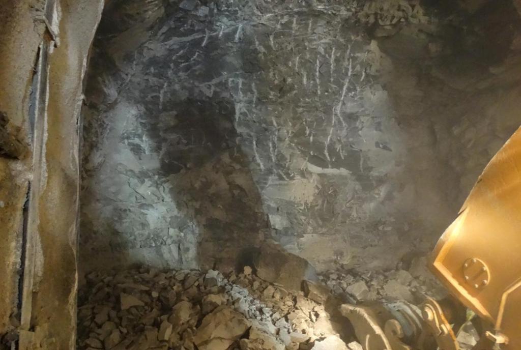 Δύο είναι τα συστήματα διακλάσεων που εντοπίστηκαν σύμφωνα με επιτόπου μετρήσεις.