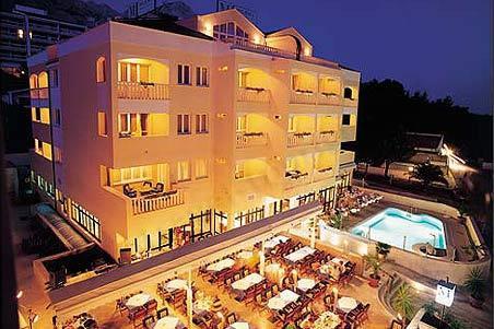 07.-23.08. 1/2 MS 1.140 1.490 1.650 2.250 HOTEL ARKADA *** 1/2 PS 1.075 1.360 1.520 2.060 1/1 MS 1.295 1.895 2.300 2.210 HTL NASELJE HELIOS III *** 1/2 MS 1.050 1.170 1.430 1.710 1/1 MS 1.140 1.395 1.