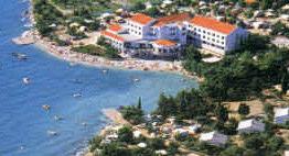 Biograd na moru, 500 m od Jadranske magistrale, 150m od nadaleko poznate marine "Kornati", 200 m od plaže.