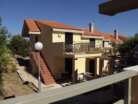 U kompletno restaurirane, moderno i komforno opremljene sobe hotel prve je goste primio 01. 07 2002. Hotel Bolero je novi hotel u Hrvatskoj turističkoj hotelskoj ponudi. www.hotel-bolero.