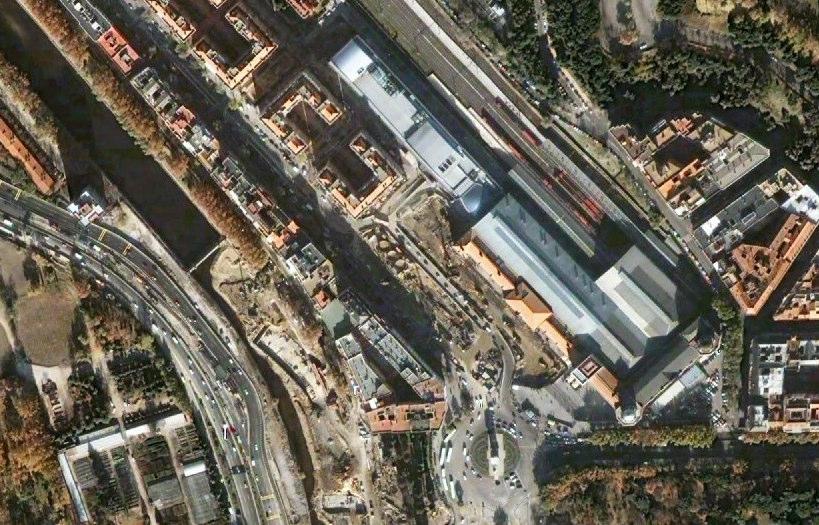 5.5.3 Vialia ΣΙ ΗΡΟ ΡΟΜΙΚΟΣ ΣΤΑΘΜΟΣ Principe Pio - ΜΑ ΡΙΤΗ Ο σταθµός αποτελεί ένα στρατηγικό συγκοινωνιακό κόµβο εξυπηρετούµενο από το RENFE που είναι ο προαστιακός σιδηρόδροµος, από 3 γραµµές Μετρό,